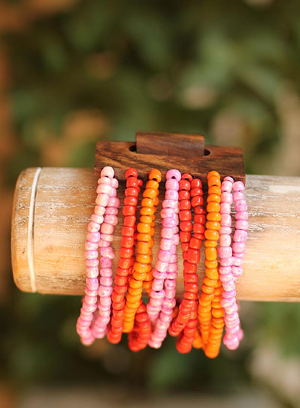 Náramek s dřevěnou přezkou, mix barev | PachaMama.cz