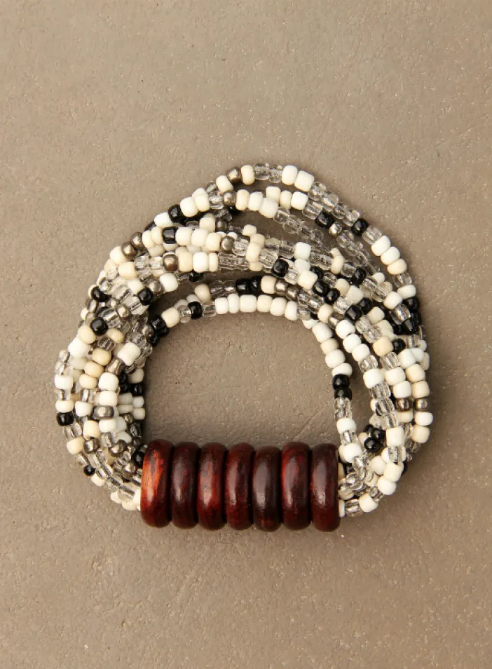 Korálkový náramek s dřevěnými kroužky | PachaMama.cz