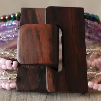 Náramek s dřevěnou přezkou, mix barev | PachaMama.cz