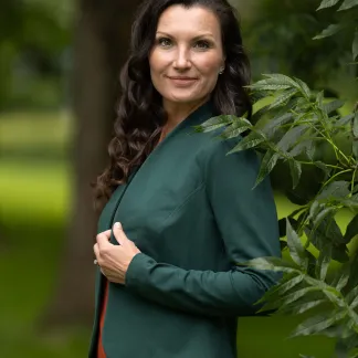 Maya – dámské sako s řaseným rukávem, tmavě zelená barva | PachaMama.cz