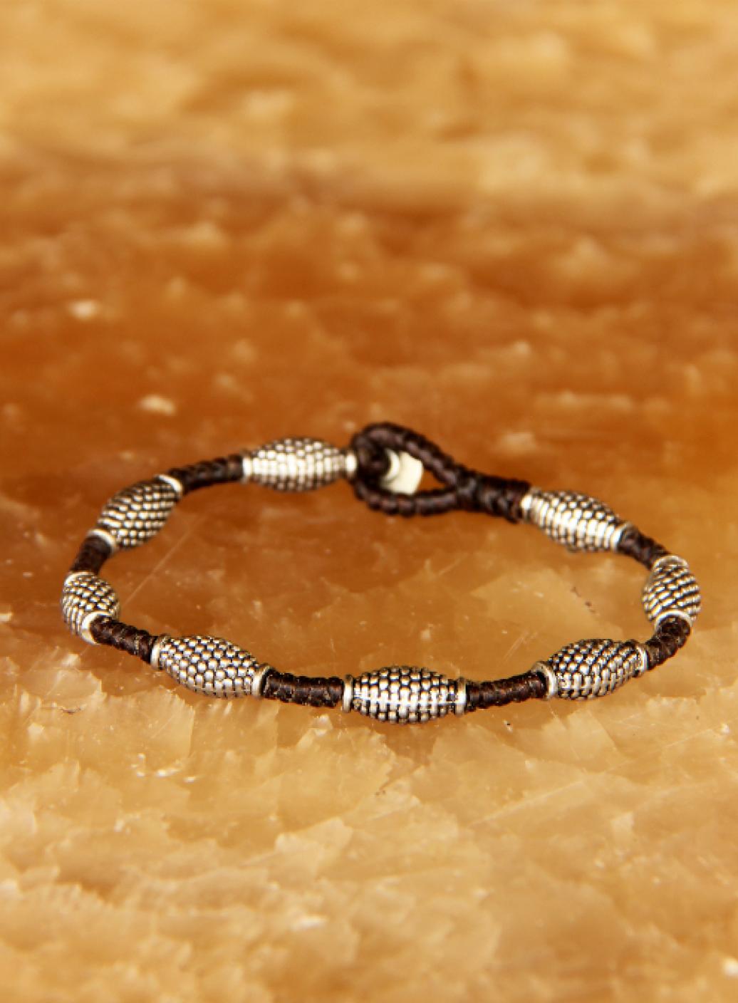 Náramek s kovovými korálky  | PachaMama.cz