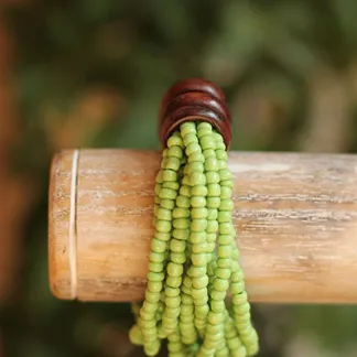 Korálkový náramek s dřevěnými kroužky | PachaMama.cz