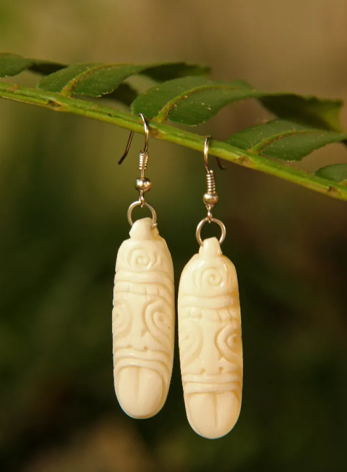 Kostěné náušnice "Haka" | PachaMama.cz