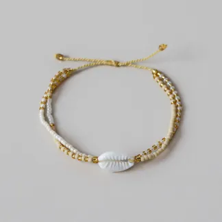 Minimalistický korálkový náramek s mušlí | PachaMama.cz