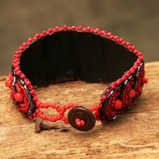 Korálkový náramek, vyšívaný, červený | PachaMama.cz