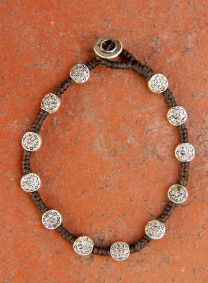 Náramek s kovovými korálky  | PachaMama.cz