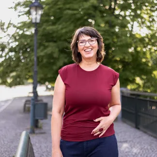 Triko Allure s výstřihem na zádech 