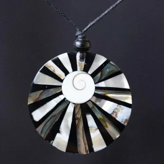 Perleťový náhrdelník s mušle shiva eye | PachaMama.cz
