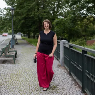 Triko Allure s výstřihem na zádech 