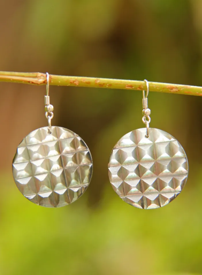 Perleťové náušnice se vzorem | PachaMama.cz