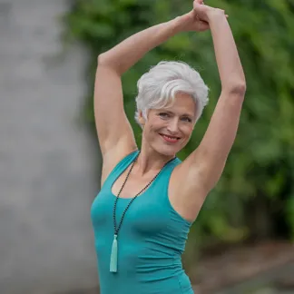 Tílko Lea s všitou braletkou, barva JADE | PachaMama.cz