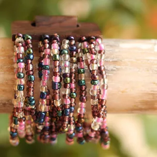 Náramek s dřevěnou přezkou, mix barev | PachaMama.cz