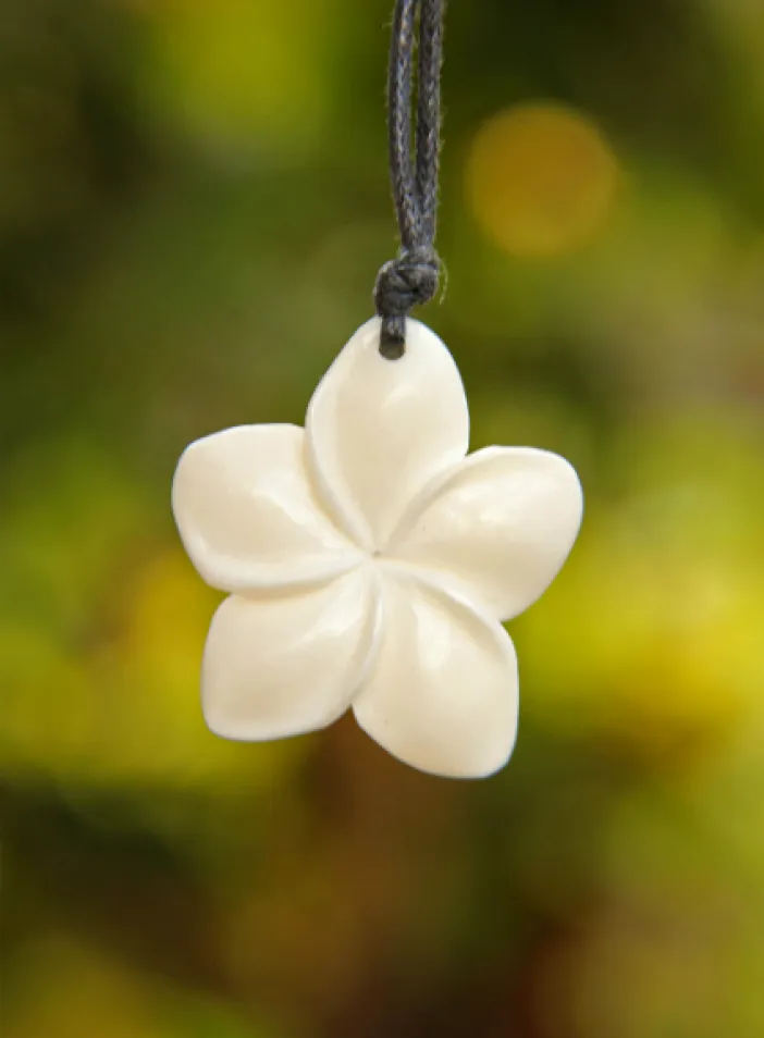 Kostěný přívěsek "Květinka"  | PachaMama.cz