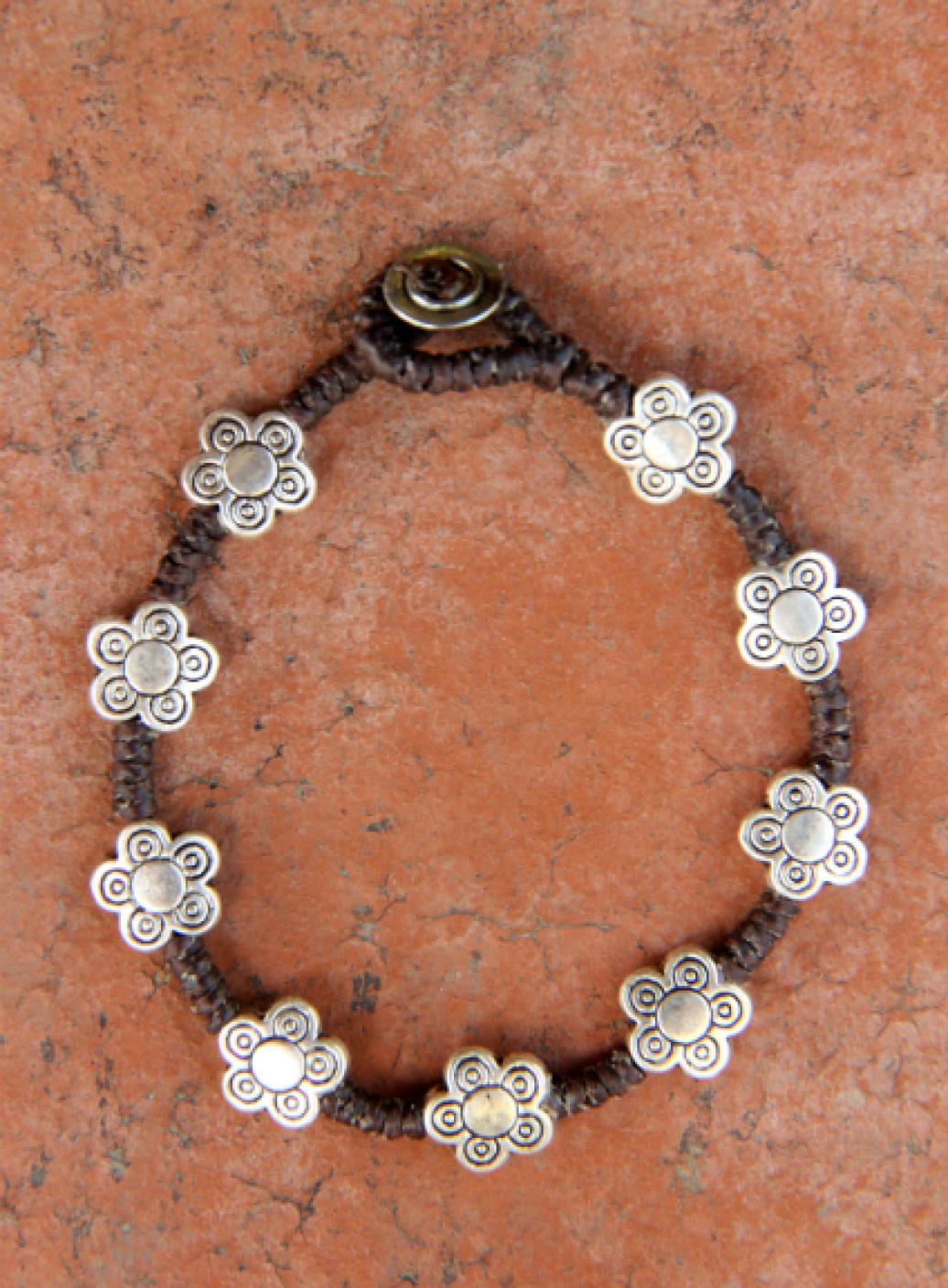 Náramek s kovovými korálky  | PachaMama.cz