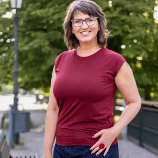 Triko Allure s výstřihem na zádech 