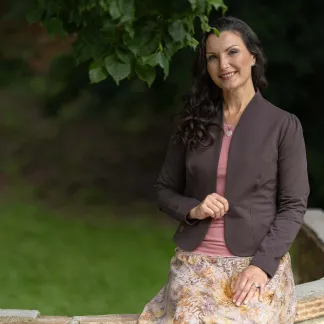 Maya – dámské sako s řaseným rukávem, hnědá barva | PachaMama.cz