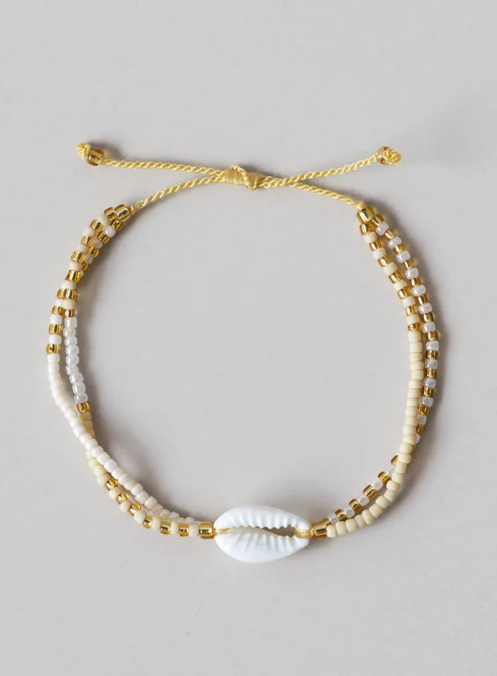 Minimalistický korálkový náramek s mušlí | PachaMama.cz