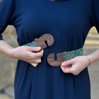 Korálkový opasek s dřevěnou přezkou | PachaMama.cz