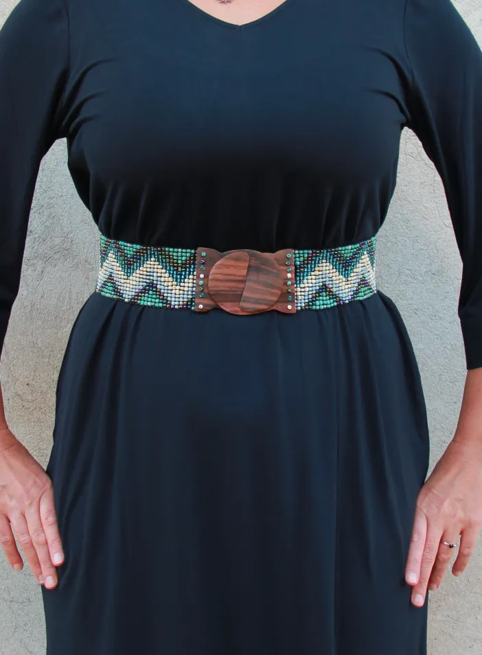 Korálkový opasek s dřevěnou přezkou | PachaMama.cz