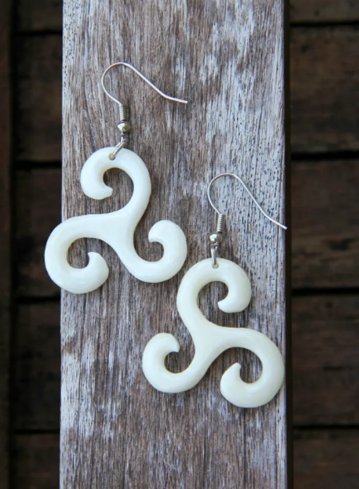 Kostěné náušnice "Triqueta" | PachaMama.cz