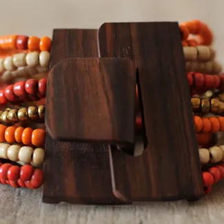 Náramek s dřevěnou přezkou, mix barev | PachaMama.cz