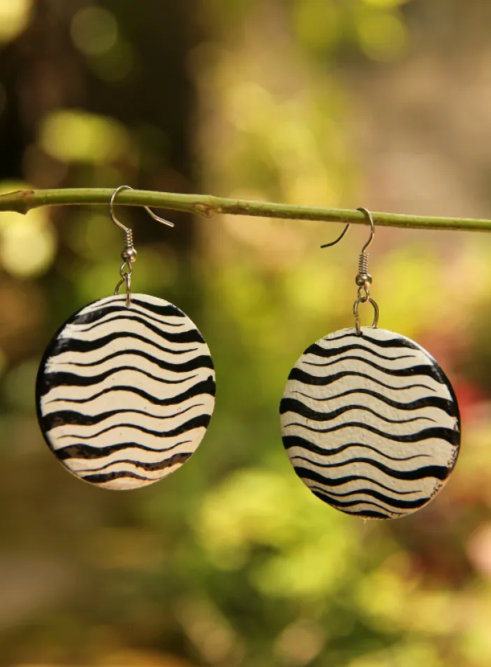 Dřevěné náušnice, černobílé  | PachaMama.cz