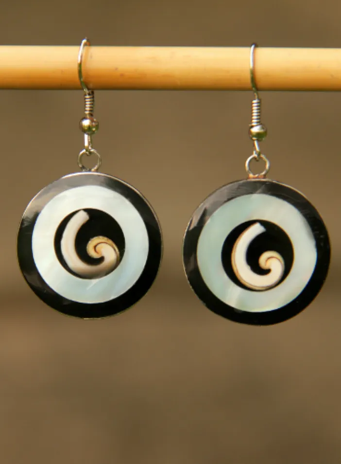 Náušnice z mušloviny a perleti | PachaMama.cz