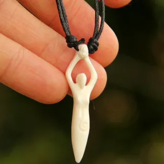 Kostěný přívěsek 