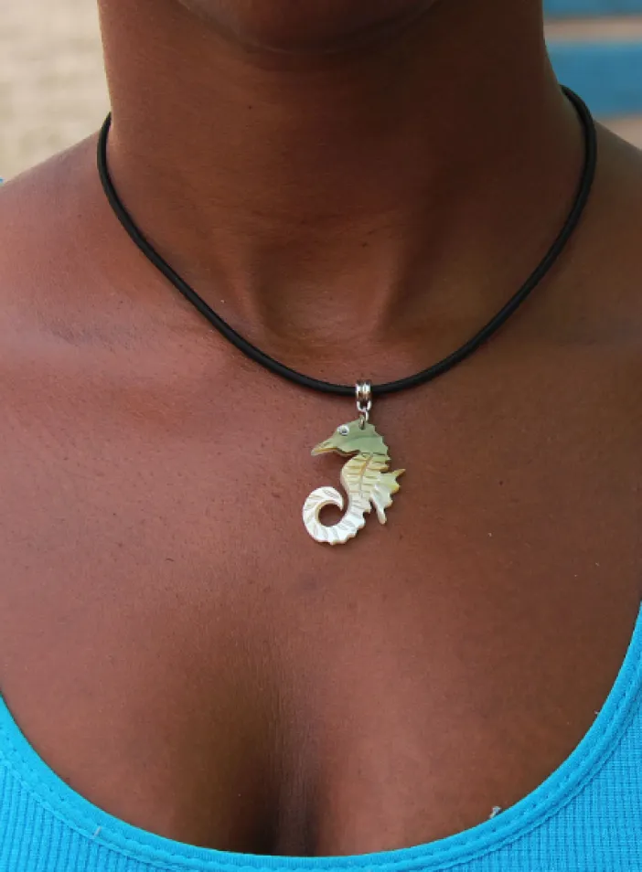 Náhrdelník s perleťovým příveskem     | PachaMama.cz