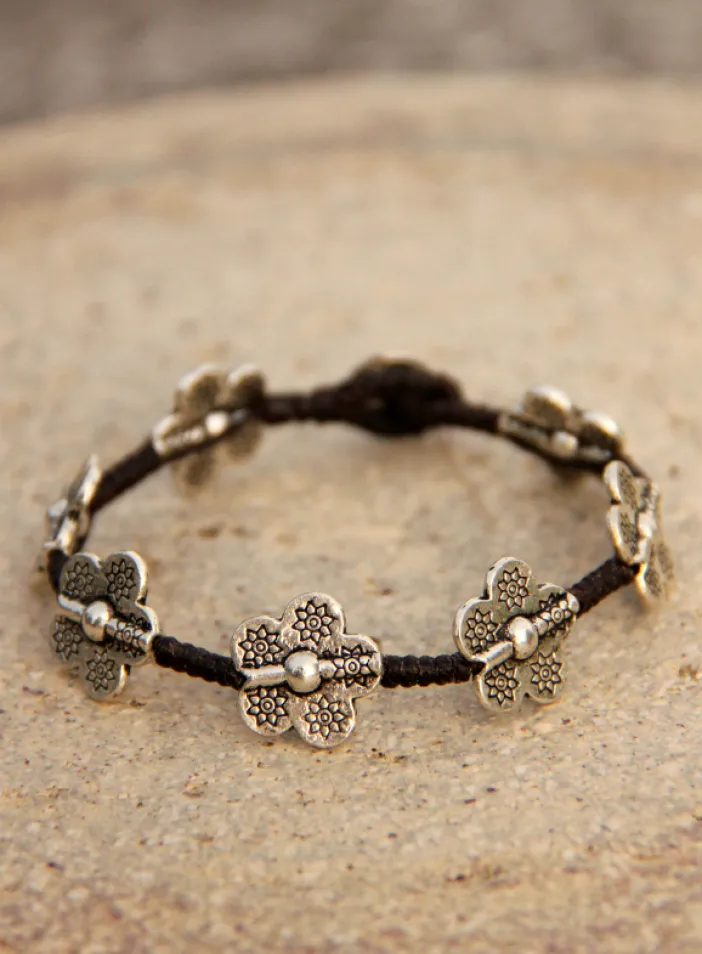 Náramek s kovovými korálky | PachaMama.cz