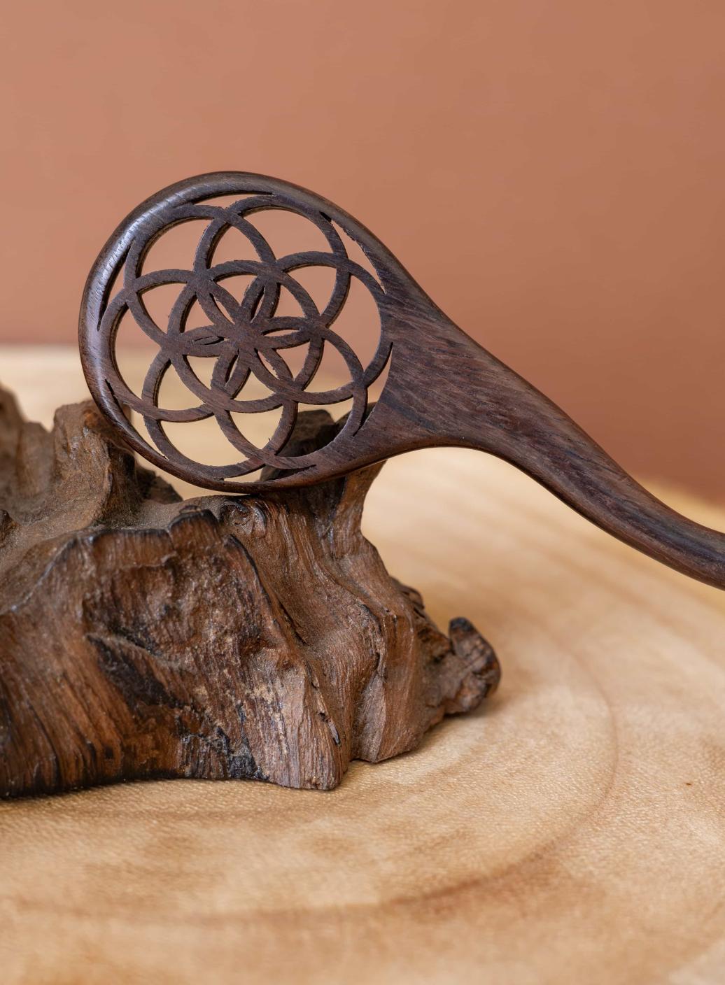 Dřevěná jehlice Seed of Life | PachaMama.cz