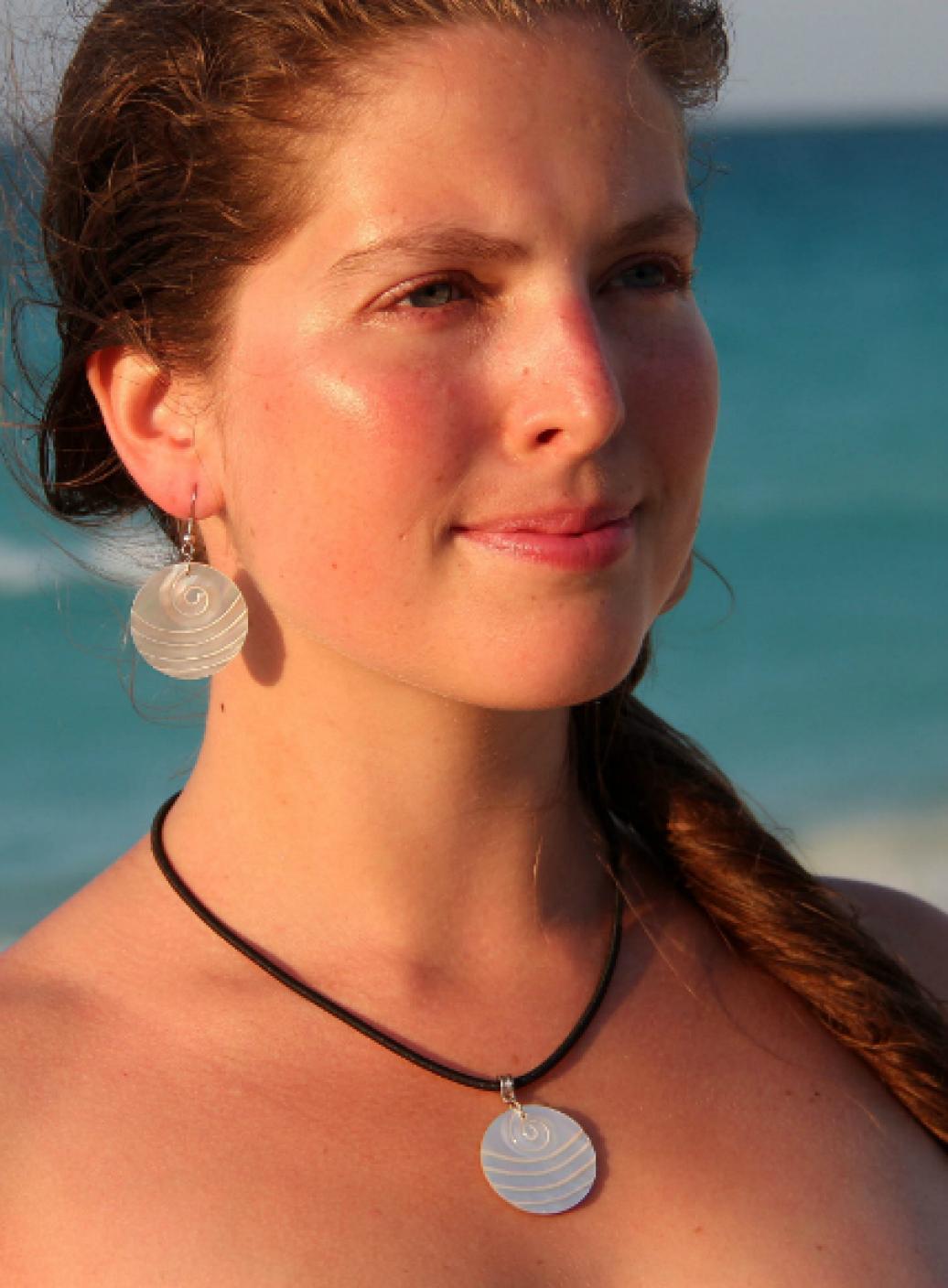 Náušnice a náhrdelník z perleti  | PachaMama.cz