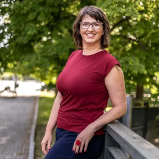 Triko Allure s výstřihem na zádech 