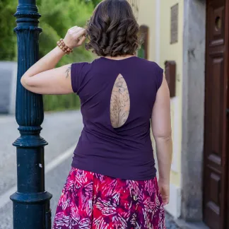 Triko Allure s výstřihem na zádech 