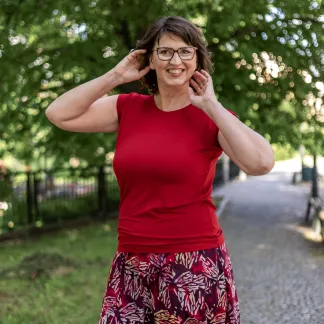 Triko Allure s výstřihem na zádech 