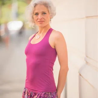 Tílko Lea s všitou braletkou, barva LAVA | PachaMama.cz