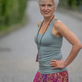 Tílko Lea s všitou braletkou, barva MOSS | PachaMama.cz