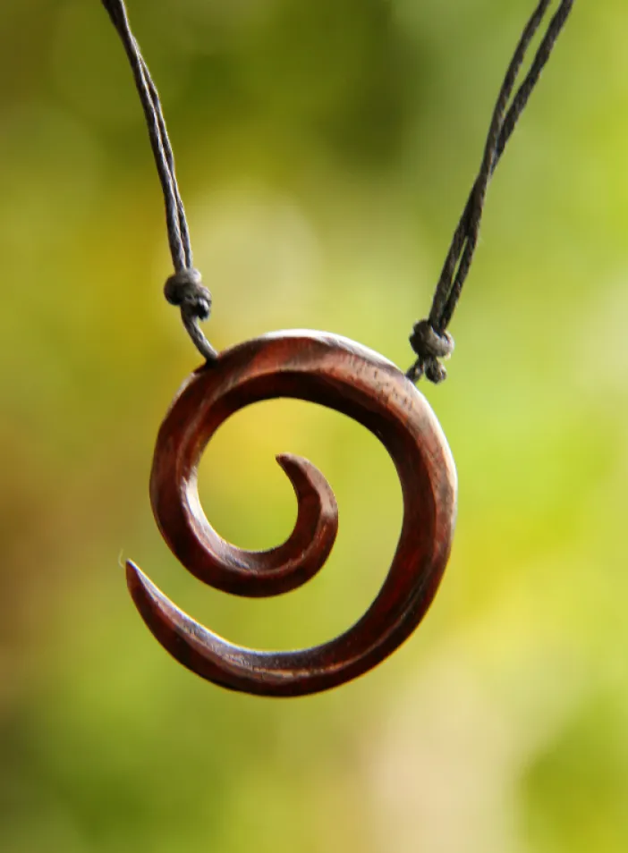 Dřevěný náhrdelník "Spirála" | PachaMama.cz