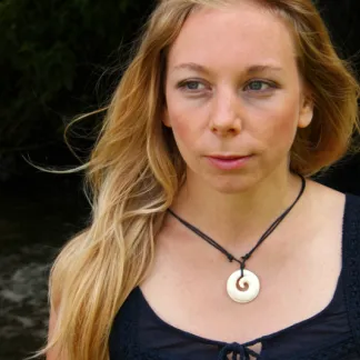 Kostěný přívěsek 