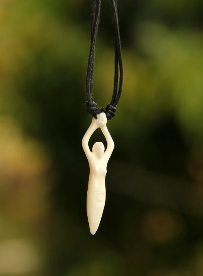 Kostěný přívěsek "Bohyně" | PachaMama.cz