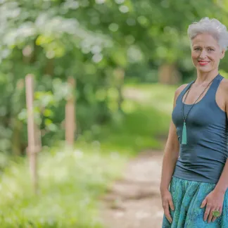 Tílko Lea s všitou braletkou, barva DK TEAL | PachaMama.cz