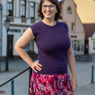 Triko Allure s výstřihem na zádech 