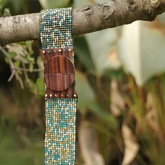 Korálkový opasek s dřevěnou přezkou | PachaMama.cz