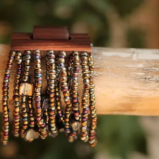 Náramek s dřevěnou přezkou, tmavá paua | PachaMama.cz