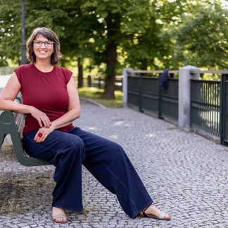 Triko Allure s výstřihem na zádech 