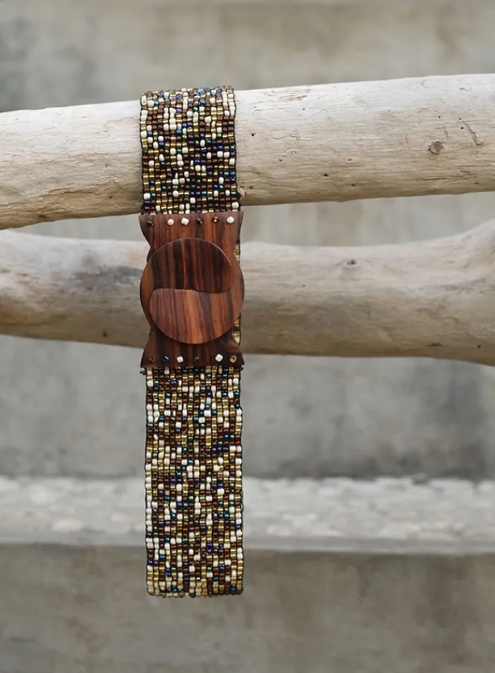 Korálkový opasek s dřevěnou přezkou | PachaMama.cz