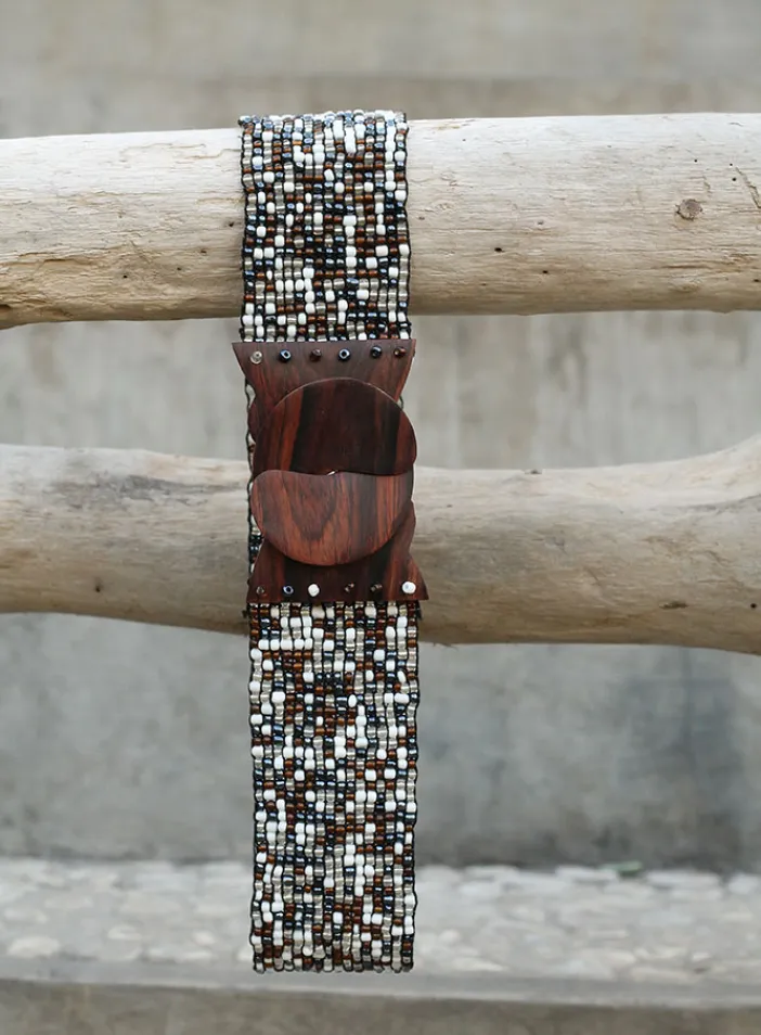 Korálkový opasek s dřevěnou přezkou | PachaMama.cz