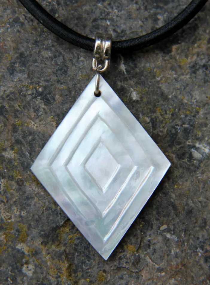 Náhrdelník s perleťovým příveskem    | PachaMama.cz