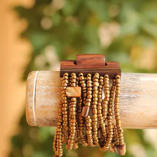 Náramek s dřevěnou přezkou, zlatý | PachaMama.cz