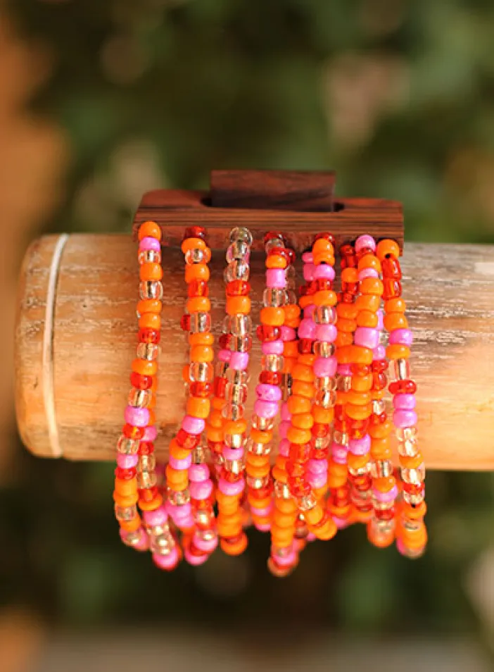 Náramek s dřevěnou přezkou, mix barev | PachaMama.cz